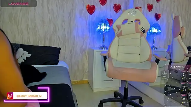 Snapshot of emily_parkerr chatting on 03/14/25, 12:51 emily parkerr online show from 03/14/25, 12:51