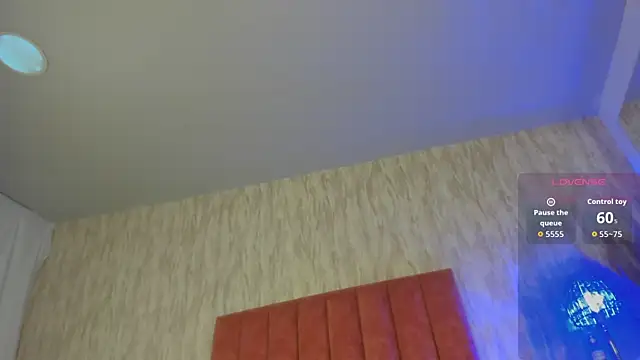 Snapshot of emily_parkerr chatting on 09/30/25, 10:49 emily parkerr online show from 09/30/25, 10:49