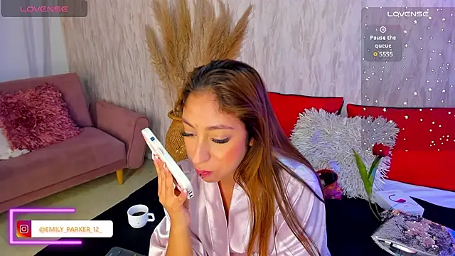 Snapshot of emily_parkerr chatting on 02/18/25, 03:10 emily parkerr online show from 02/18/25, 03:10