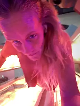 vixendoll87 online show from 02/28/25, 12:32