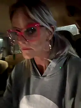 vixendoll87 online show from 11/16/25, 12:26