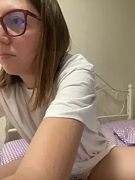 Snapshot of BeatriceTender chatting on 11/08/25, 12:20 BeatriceTender online show from 11/08/25, 12:20