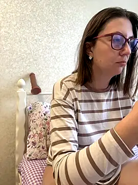 Snapshot of BeatriceTender chatting on 10/27/25, 09:43 BeatriceTender online show from 10/27/25, 09:43