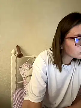 Snapshot of BeatriceTender chatting on 11/13/25, 07:40 BeatriceTender online show from 11/13/25, 07:40