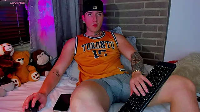 liam oficial02 online show from 02/18/26, 03:26