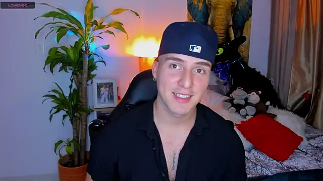 liam oficial02 online show from 02/06/25, 03:48