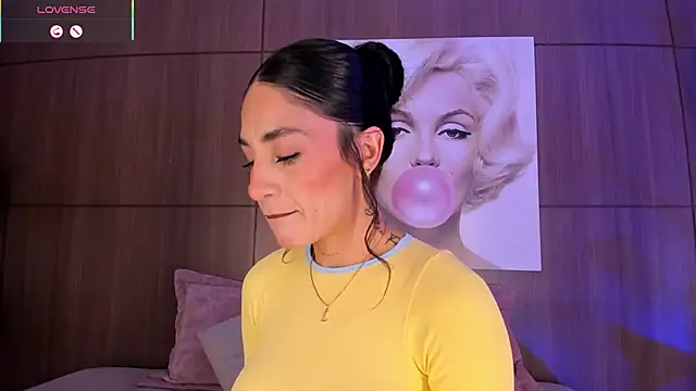 Snapshot of AgattaDuque chatting on 02/13/26, 11:49 AgattaDuque online show from 02/13/26, 11:49