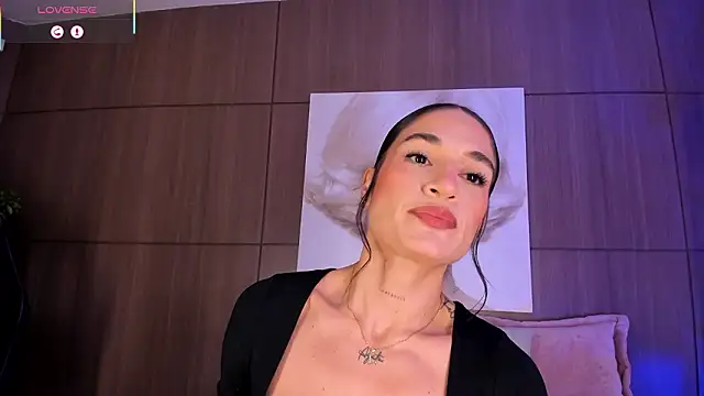 Snapshot of AgattaDuque chatting on 02/01/26, 11:14 AgattaDuque online show from 02/01/26, 11:14