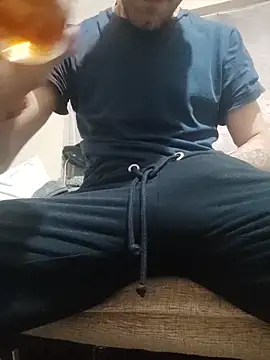 Snapshot of Aktorihann chatting on 12/21/25, 12:35 Aktorihann online show from 12/21/25, 12:35