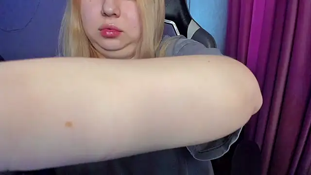 Milafoxxxy online show from 11/11/25, 10:10