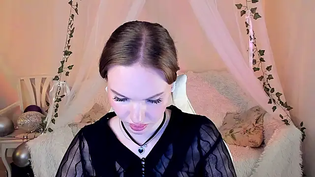 Snapshot of MishkaMe chatting on 09/28/25, 03:52 MishkaMe online show from 09/28/25, 03:52