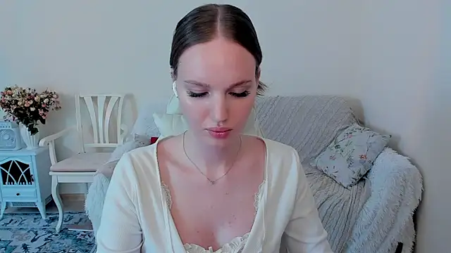 Snapshot of MishkaMe chatting on 06/19/26, 03:29 MishkaMe online show from 06/19/26, 03:29
