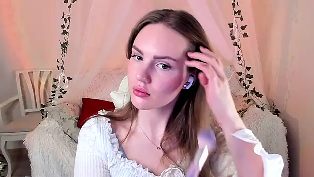 Snapshot of MishkaMe chatting on 10/12/25, 02:07 MishkaMe online show from 10/12/25, 02:07