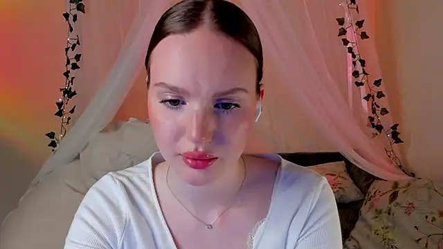 Snapshot of MishkaMe chatting on 02/11/25, 06:22 MishkaMe online show from 02/11/25, 06:22