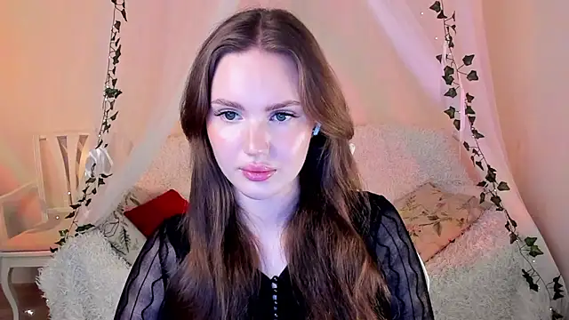 Snapshot of MishkaMe chatting on 10/21/25, 01:54 MishkaMe online show from 10/21/25, 01:54