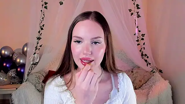 Snapshot of MishkaMe chatting on 09/24/25, 12:44 MishkaMe online show from 09/24/25, 12:44