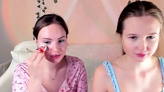 Snapshot of MishkaMe chatting on 10/16/25, 10:34 MishkaMe online show from 10/16/25, 10:34