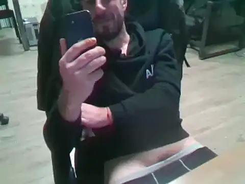 Snapshot of giorgakaci69 chatting on 02/25/25, 09:04 giorgakaci69 online show from 02/25/25, 09:04