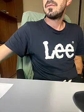 Snapshot of giorgakaci69 chatting on 10/09/25, 03:23 giorgakaci69 online show from 10/09/25, 03:23