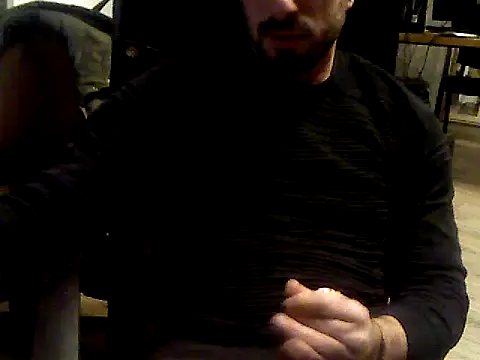 Snapshot of giorgakaci69 chatting on 02/10/25, 08:00 giorgakaci69 online show from 02/10/25, 08:00