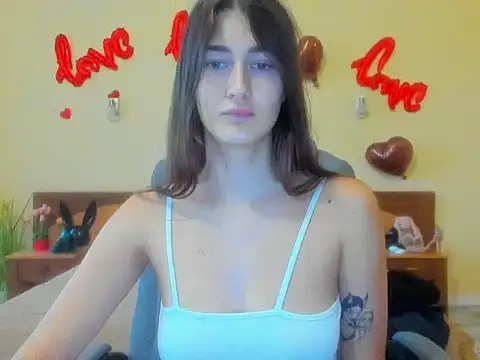 Snapshot of Moon-liza chatting on 10/08/25, 06:04 Moon-liza online show from 10/08/25, 06:04