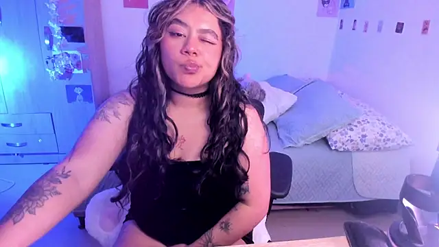 Snapshot of StephaniFox chatting on 03/07/25, 03:40 StephaniFox online show from 03/07/25, 03:40