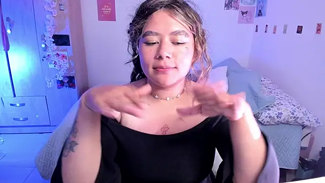 Snapshot of StephaniFox chatting on 03/18/25, 03:23 StephaniFox online show from 03/18/25, 03:23
