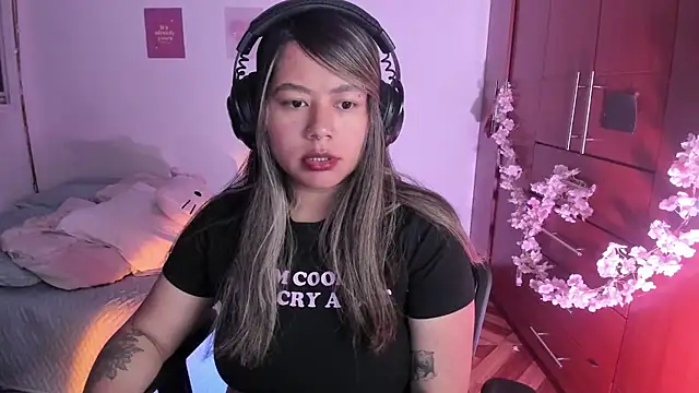 Snapshot of StephaniFox chatting on 10/03/25, 12:03 StephaniFox online show from 10/03/25, 12:03