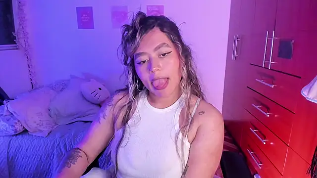 Snapshot of StephaniFox chatting on 10/14/25, 11:14 StephaniFox online show from 10/14/25, 11:14
