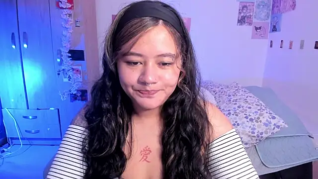 Snapshot of StephaniFox chatting on 03/22/25, 12:39 StephaniFox online show from 03/22/25, 12:39