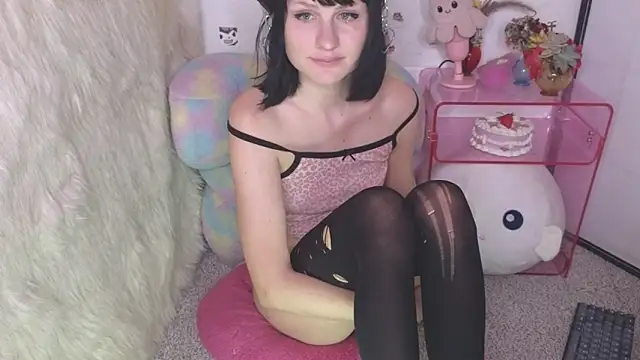 SweetLaumina online show from 12/05/25, 01:05