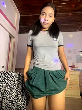 Snapshot of hannaxnatx chatting on 10/25/25, 06:52 hannaxnatx online show from 10/25/25, 06:52