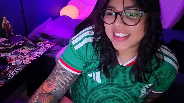 Snapshot of miacanela_xo chatting on 06/30/26, 11:49 miacanela xo online show from 06/30/26, 11:49