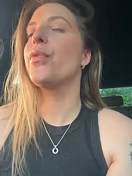 LiliMorganxxx online show from 04/04/26, 05:30