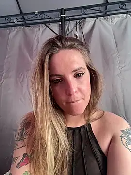 LiliMorganxxx online show from 04/21/26, 03:18