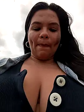 Snapshot of Julieta-tits chatting on 12/18/24, 08:14 Julieta-tits online show from 12/18/24, 08:14