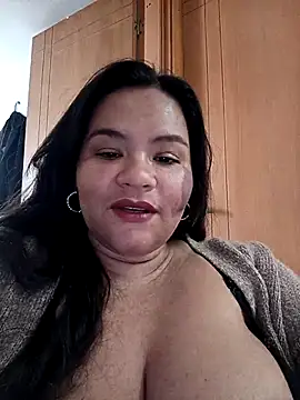 Snapshot of Julieta-tits chatting on 02/23/26, 02:28 Julieta-tits online show from 02/23/26, 02:28
