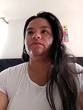 Snapshot of Julieta-tits chatting on 05/01/26, 04:45 Julieta-tits online show from 05/01/26, 04:45