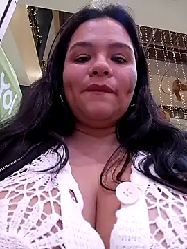 Snapshot of Julieta-tits chatting on 12/15/24, 12:51 Julieta-tits online show from 12/15/24, 12:51