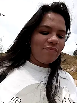 Snapshot of Julieta-tits chatting on 02/02/25, 04:32 Julieta-tits online show from 02/02/25, 04:32