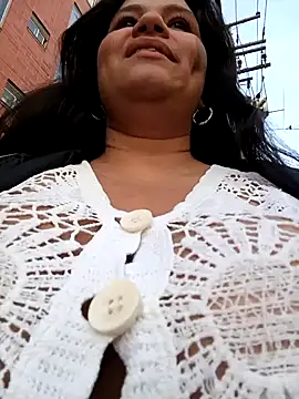 Snapshot of Julieta-tits chatting on 12/14/24, 09:45 Julieta-tits online show from 12/14/24, 09:45