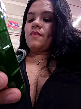 Snapshot of Julieta-tits chatting on 01/28/25, 08:36 Julieta-tits online show from 01/28/25, 08:36