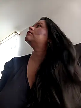 Snapshot of Julieta-tits chatting on 07/16/26, 03:53 Julieta-tits online show from 07/16/26, 03:53