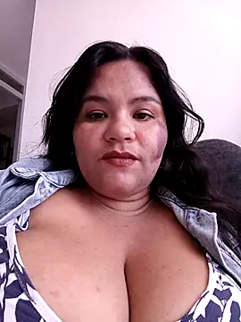 Snapshot of Julieta-tits chatting on 02/25/26, 03:45 Julieta-tits online show from 02/25/26, 03:45