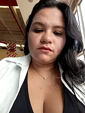 Snapshot of Julieta-tits chatting on 01/09/25, 09:05 Julieta-tits online show from 01/09/25, 09:05