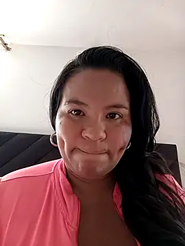 Snapshot of Julieta-tits chatting on 06/19/26, 07:41 Julieta-tits online show from 06/19/26, 07:41