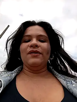 Snapshot of Julieta-tits chatting on 12/07/24, 08:44 Julieta-tits online show from 12/07/24, 08:44