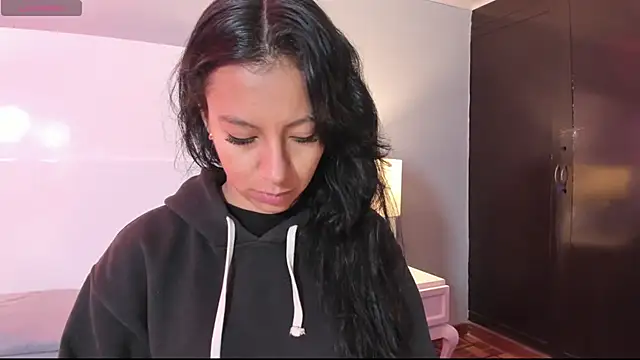 Tamaraakins online show from 11/10/25, 12:32