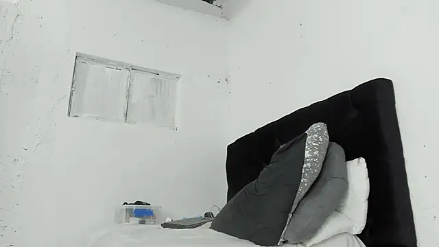 lana whitee online show from 11/26/25, 04:18