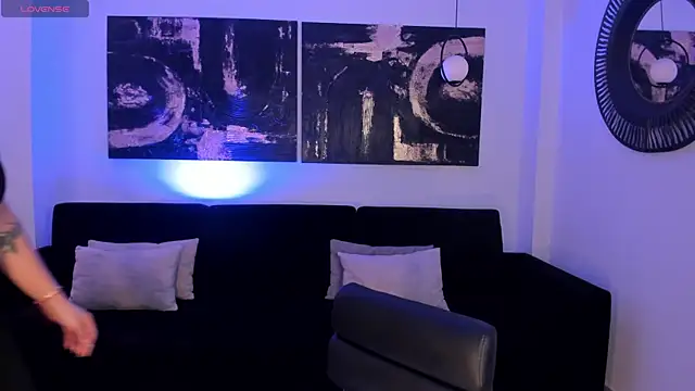 ViolettCastel online show from 10/21/25, 07:13